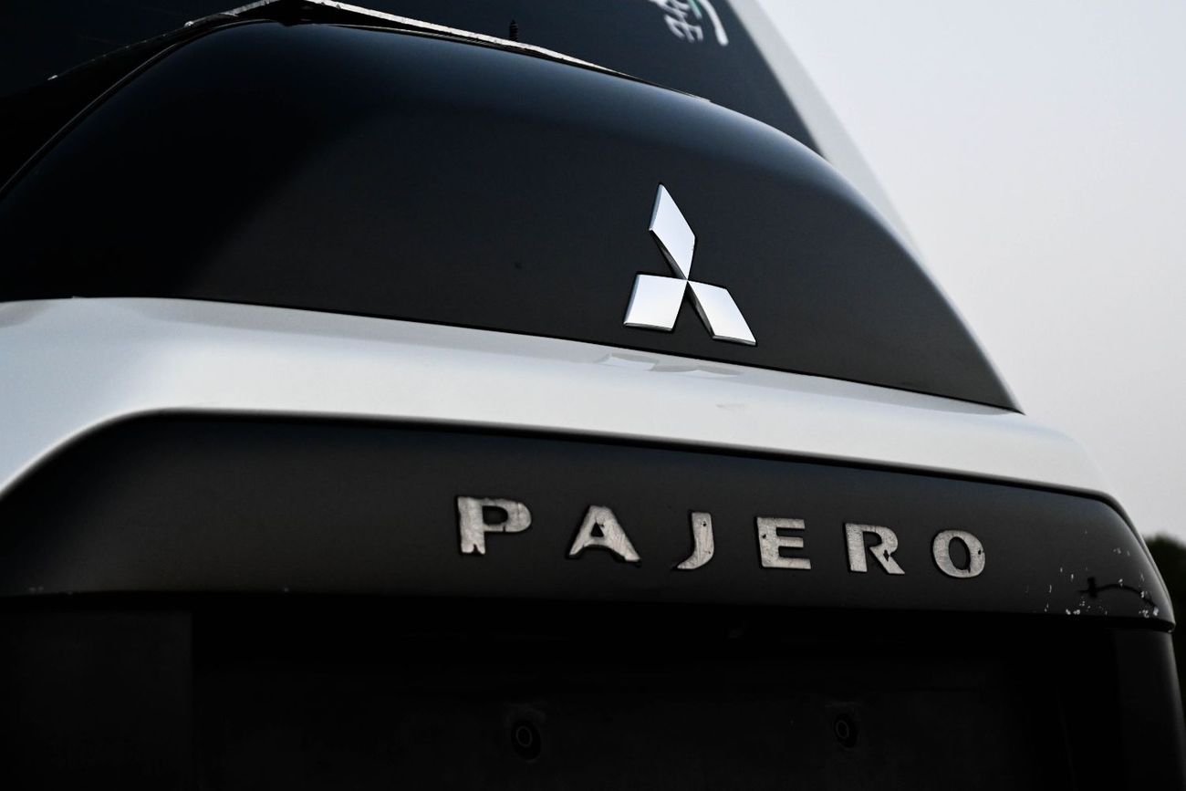 Mitsubishi Pajero MITSUBISHI PAJERO 2016 GLS Mid 3.0L (177 HP)GCC IN EXCELLENT CONDITION