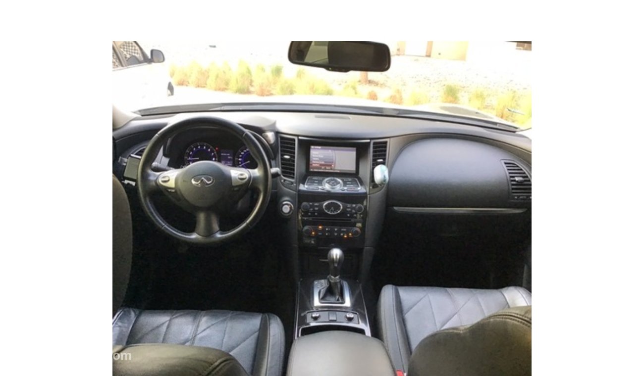 Infiniti QX70 Basic