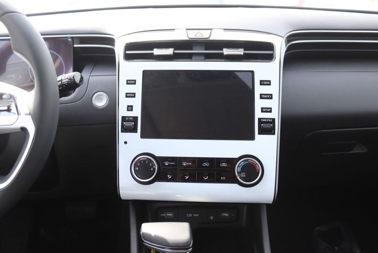 هيونداي توسون 2.0L Panoramic / Push Start /2 Electric seat / Wireless charges / monitor  2023 Full Option