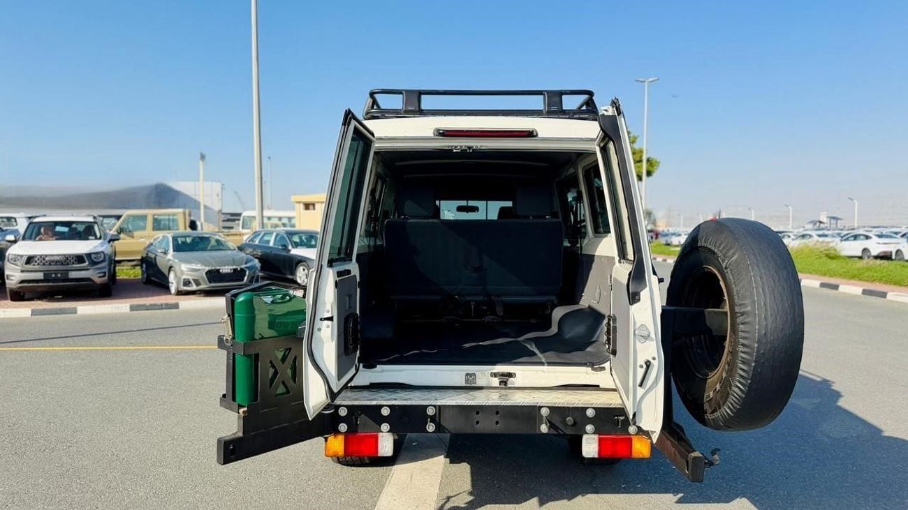 تويوتا لاند كروزر 70 2018 | 4.5L DIESEL ENGINE | MT | RHD | HEAVY BULL BAR WITH LED FOCUSED LIGHTS | DUAL BULL BAR ANTENN