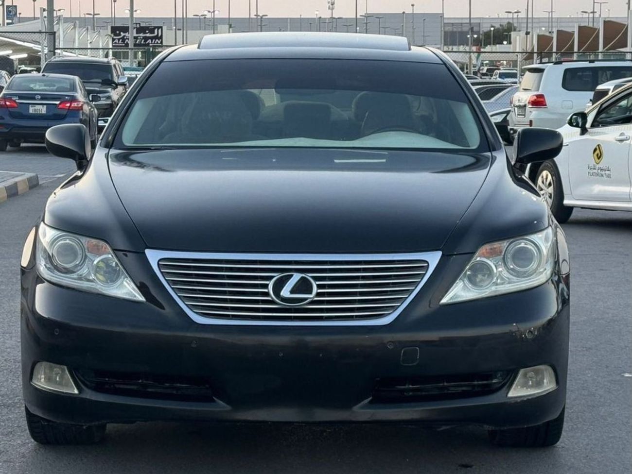 لكزس LS 460 In excellent condition and requires no expense