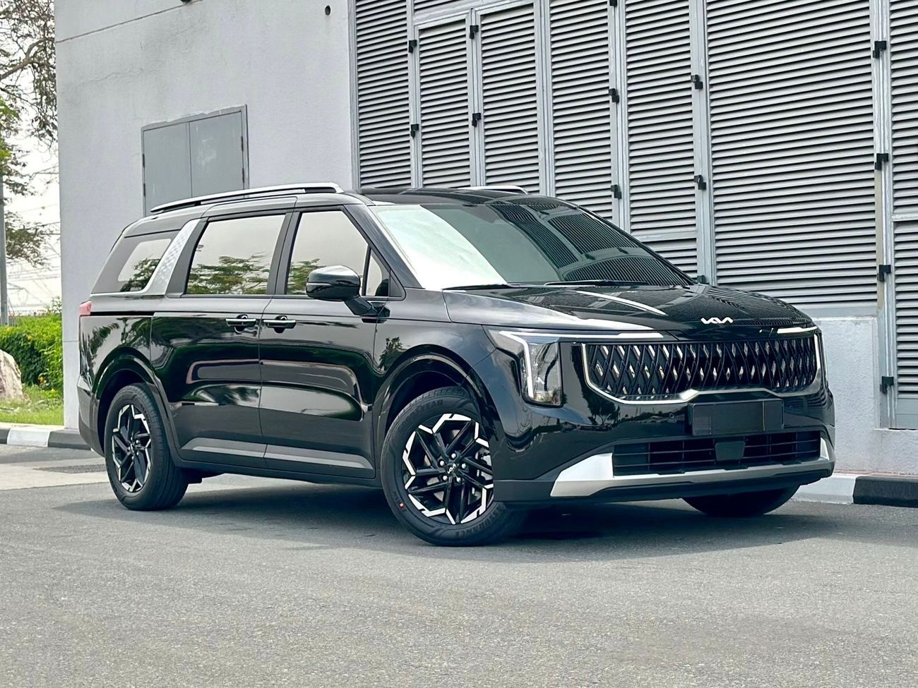 Kia Carnival 3.5L - V6 Full Option - 9 Seater - A/T - Direct Owner