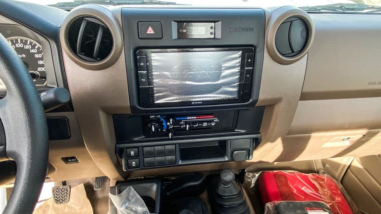 تويوتا لاند كروزر بيك آب Std 4.0L Single Cab Utility AWD - 2025