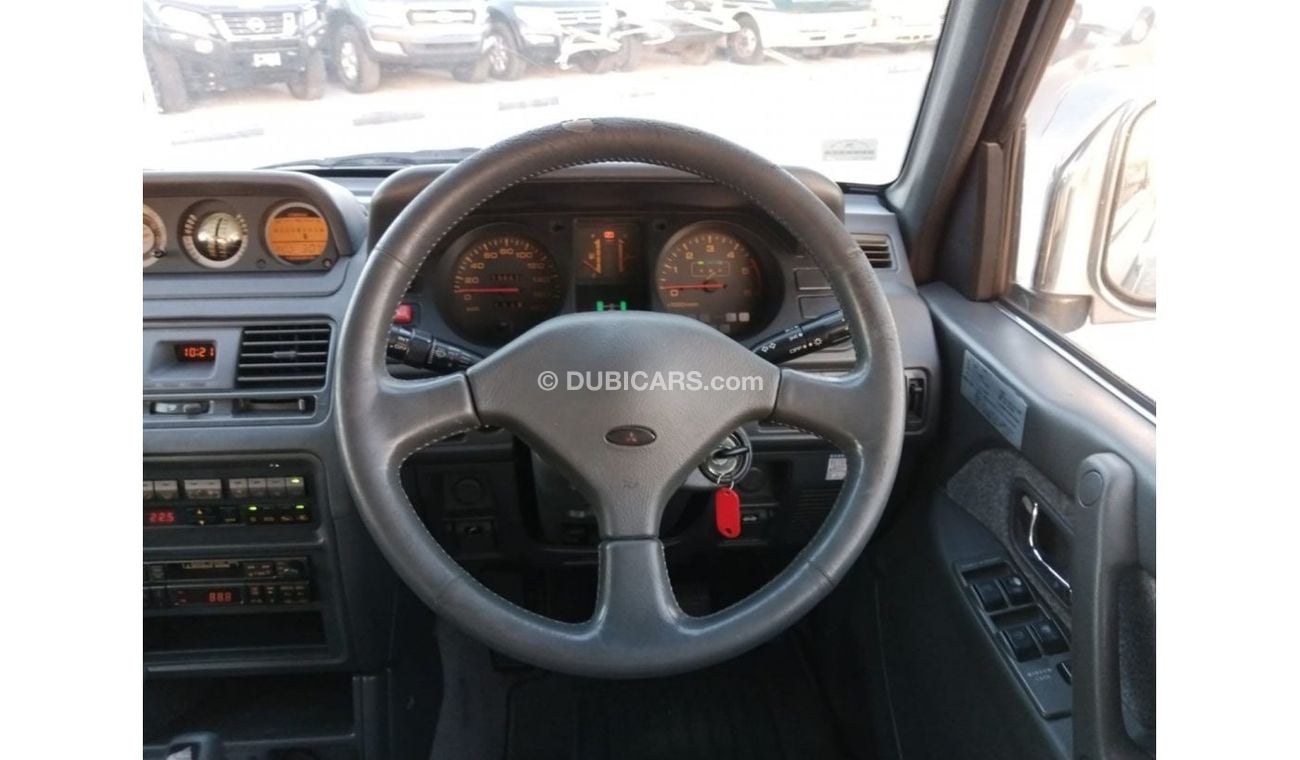 Mitsubishi Pajero MITSUBISHI PAJERO RIGHT HAND DRIVE (PM940)