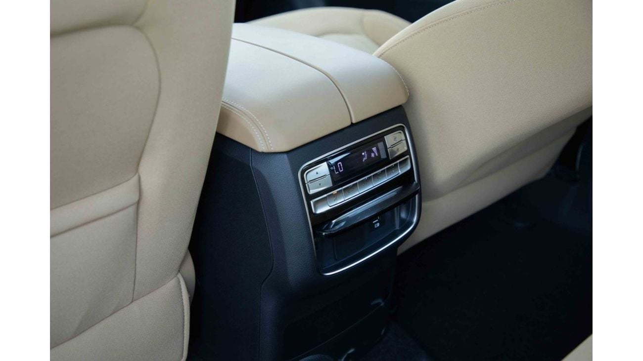 MG RX8 2023 MG RX8 4X2 2.0 STANDARD - Pearl White inside Beige