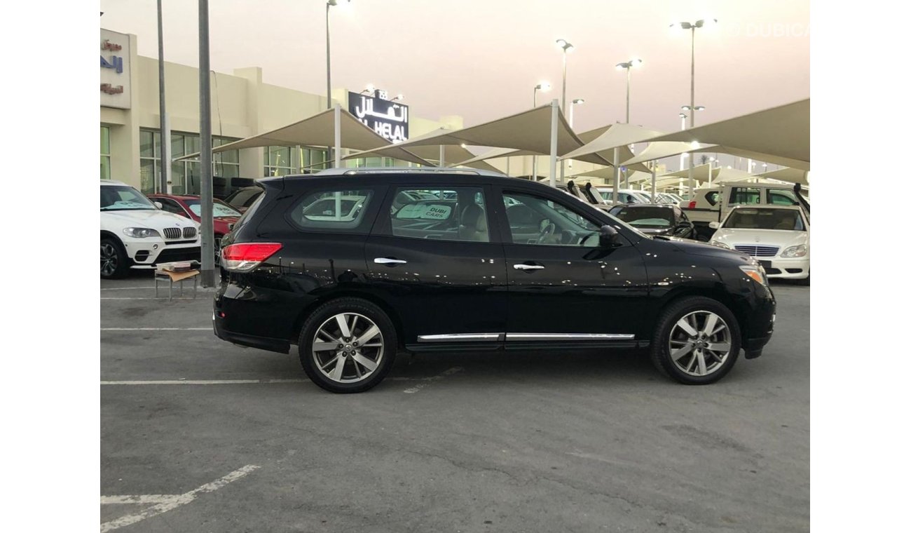 Nissan Pathfinder Nissan Pathfinder model 2014 GCC car prefect condition full option panoramic roof leather seats one 