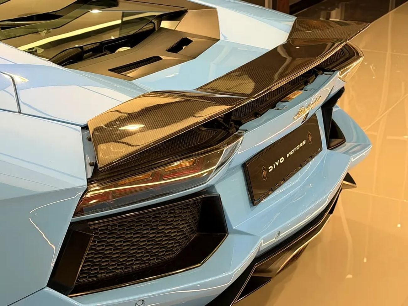 لامبورغيني أفينتادور LP 700-4 GCC Specs