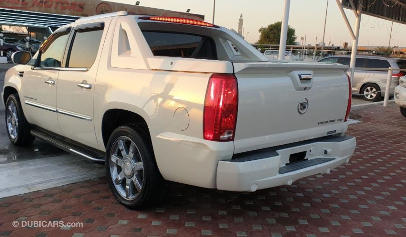 Cadillac Escalade كاديلاك اسكالاد بيك اب فل اوبشن موديل 2010 بحالة جيدة جدا