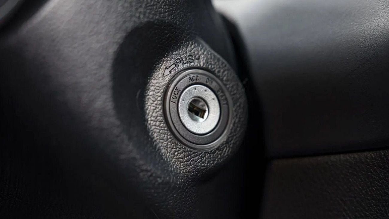 تويوتا هيلوكس Toyota hilux 2.4L diesel mid option p.w MY24 for export only