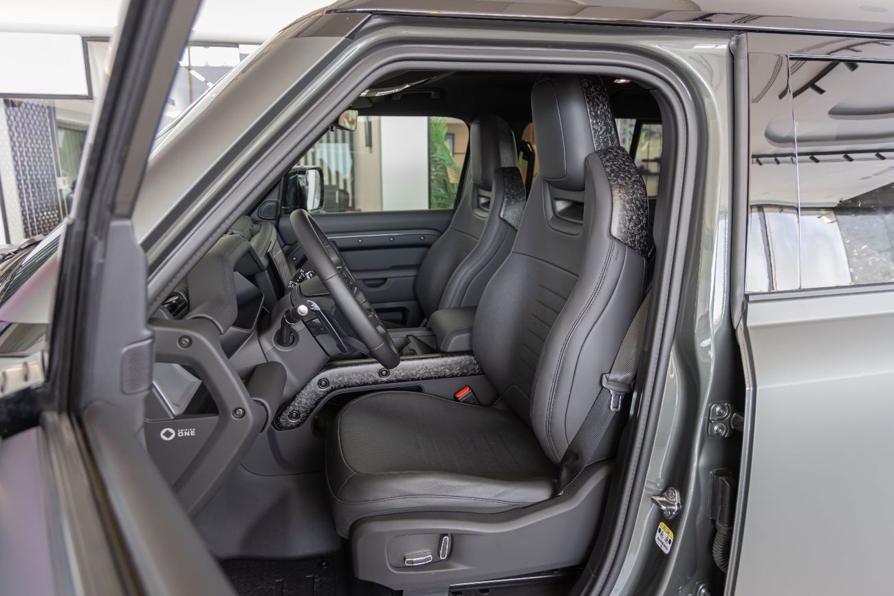 Land Rover Defender 110 P635 OCTA V8 Land Rover Defender 110 OCTA V8 | EVO Carbon Interior and Exterior | 2025