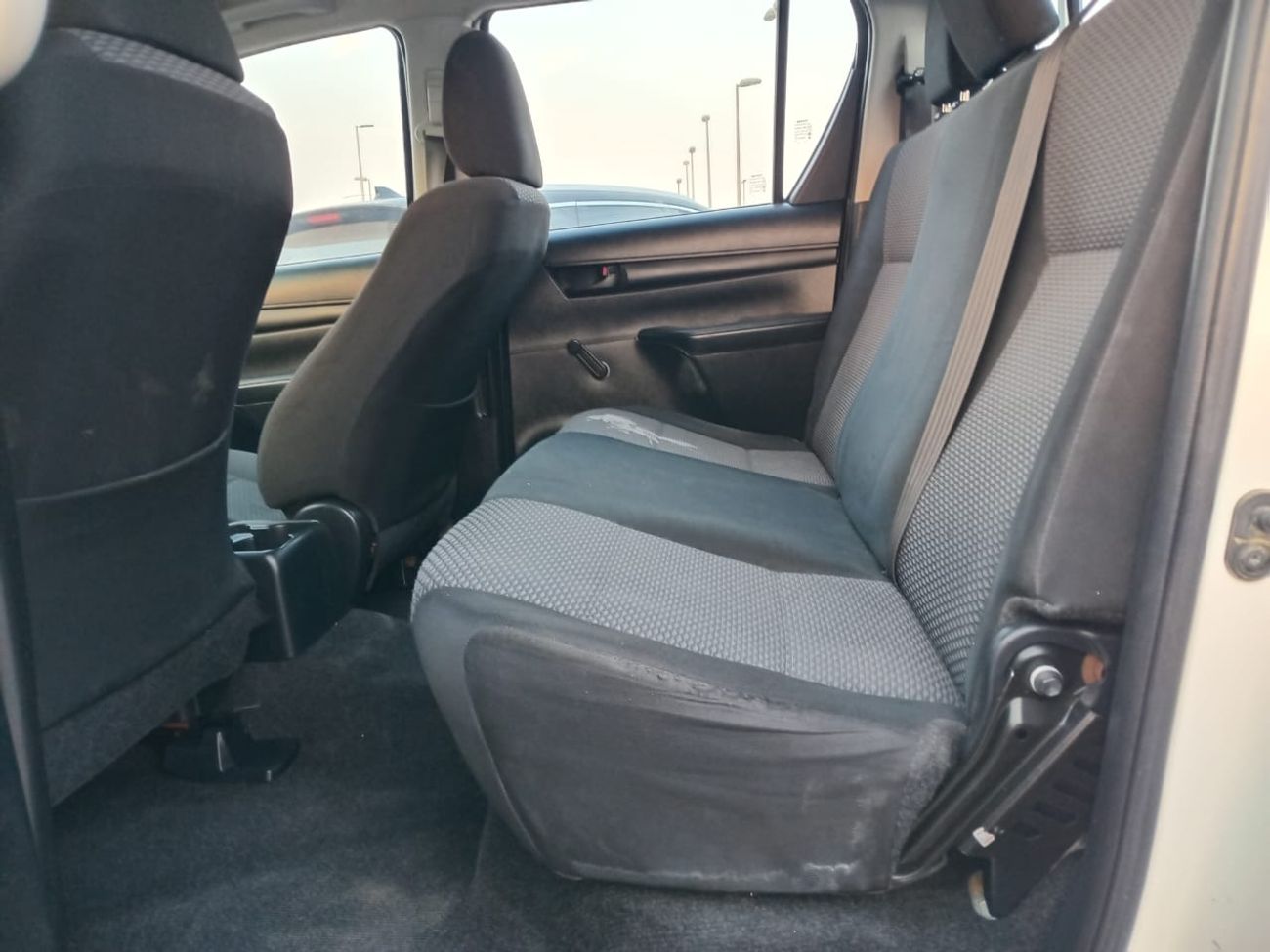 Toyota Hilux DC 4WD 2.4L DIESEL MANUAL TRANSMISSION