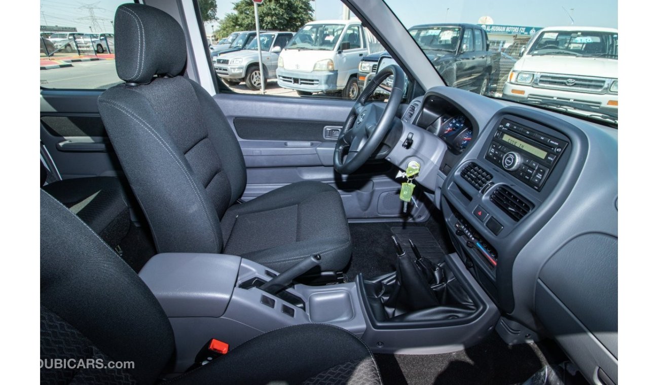 Nissan NP 300 Hard Body 2.5L Petrol 4x4 M/T with CD Player , AUX and Radio