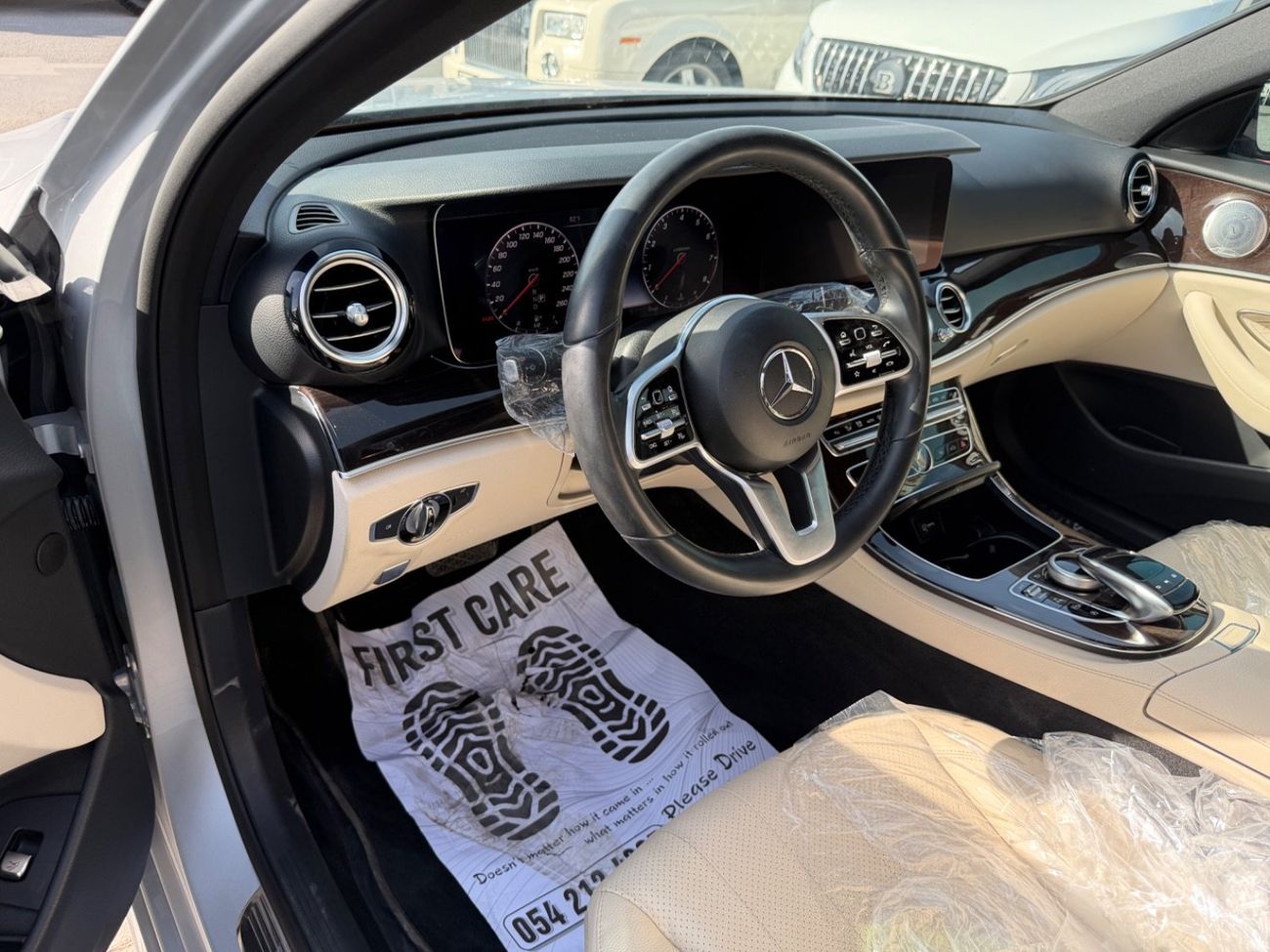 Mercedes-Benz E300 Premium 2.0L