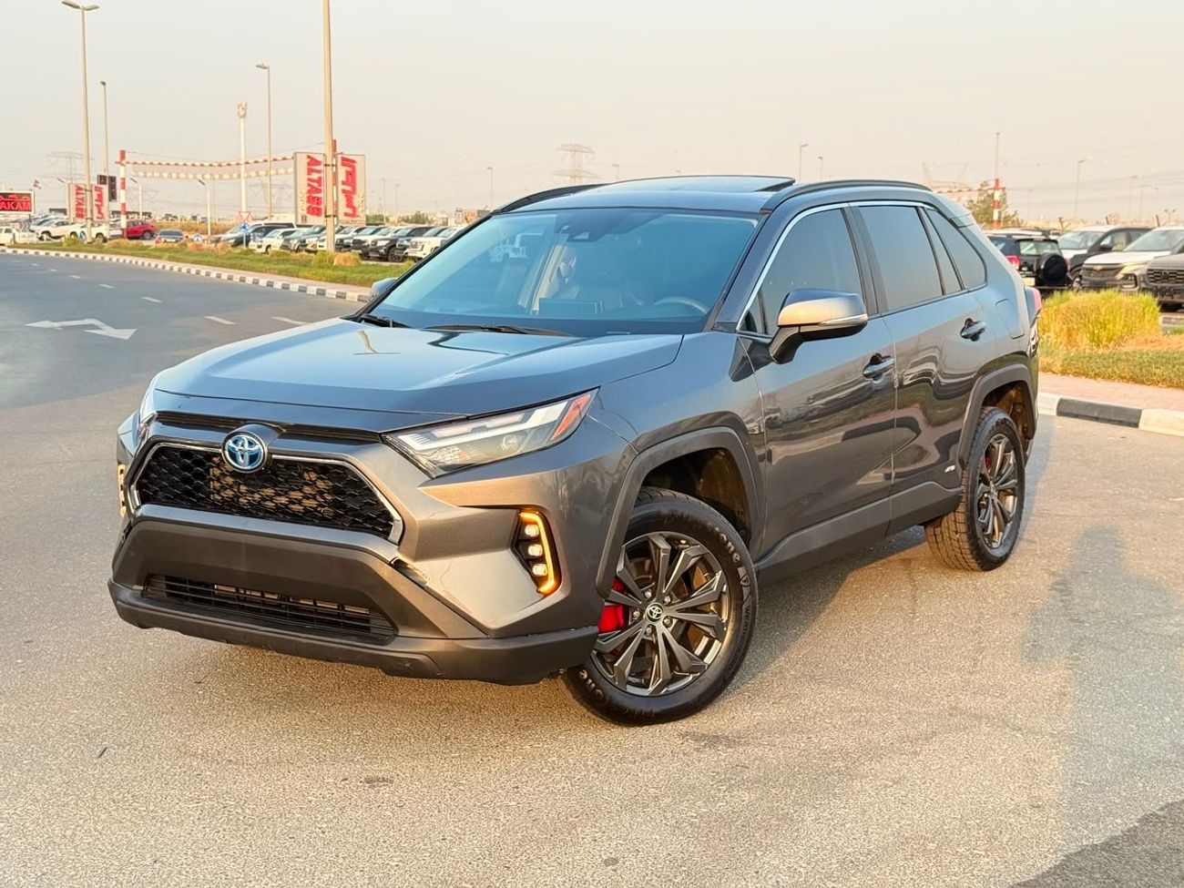 Toyota RAV4 XLE HEV Hybrid premium