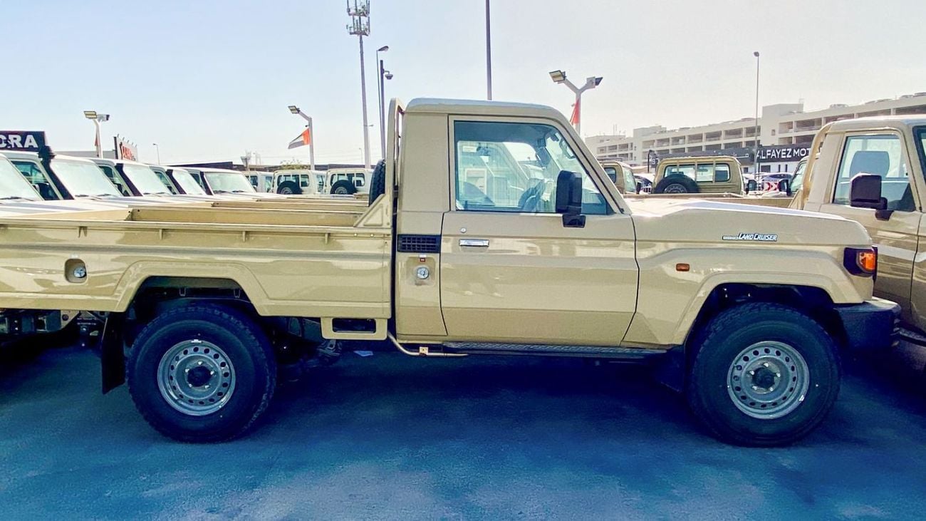 تويوتا لاند كروزر بيك آب Std 4.0L Single Cab Utility AWD - 2025