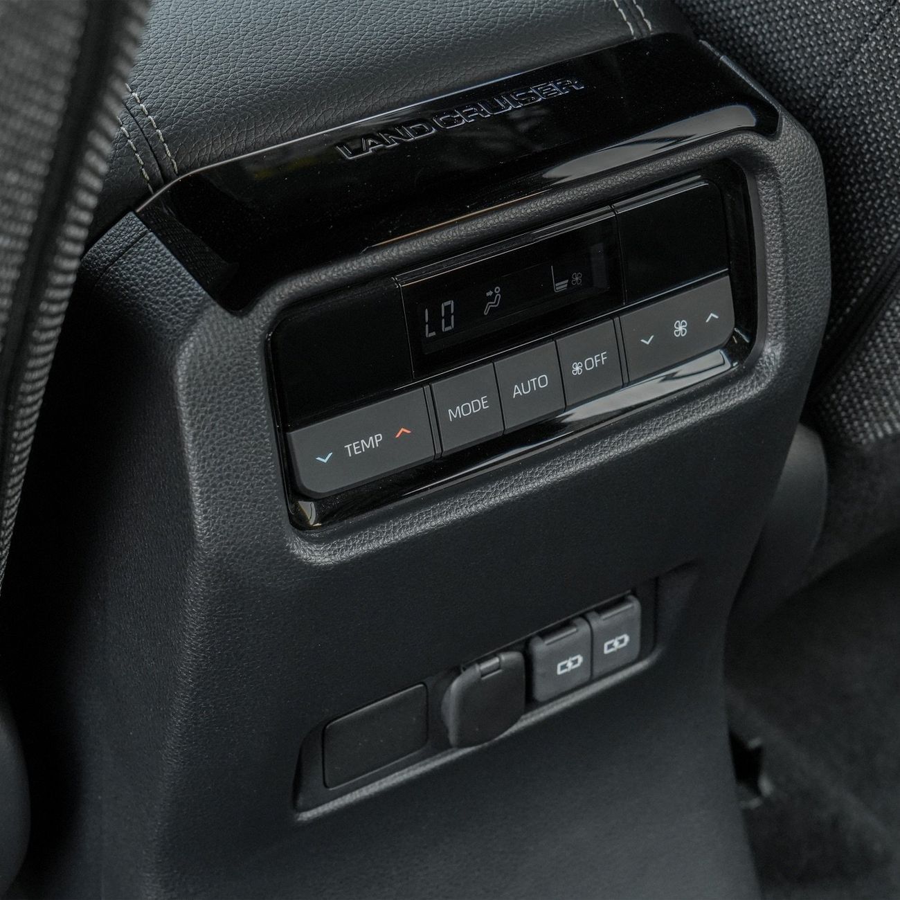 تويوتا برادو Prado 2.4 Petrol 2025