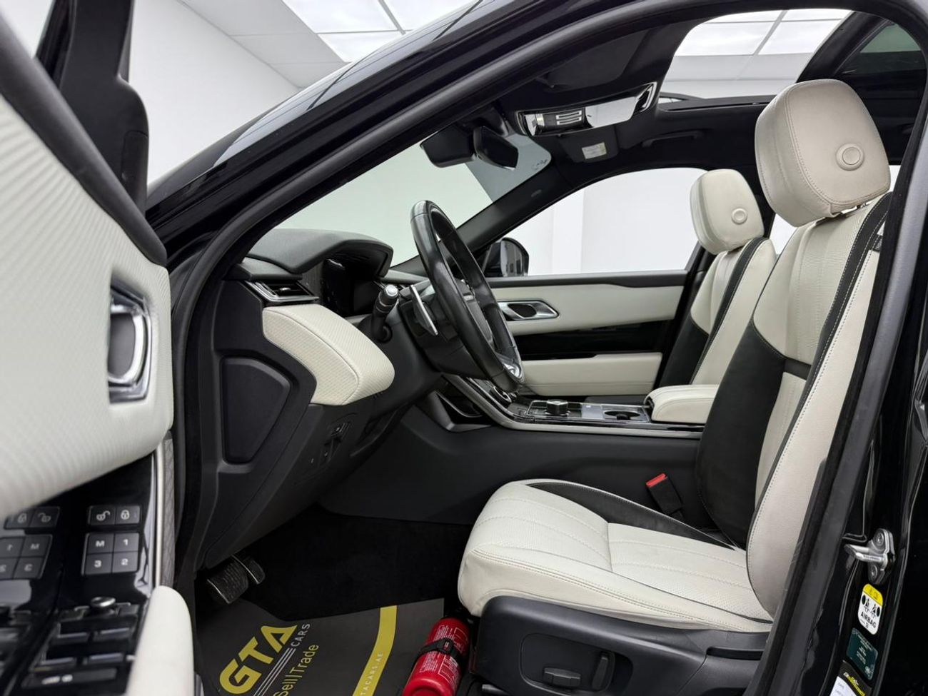 Land Rover Range Rover Velar P380 R-Dynamic 3.0L 2018 Range Rover Velar P380 R-Dynamic, Warranty, Fully Loaded, Excellent Conditi