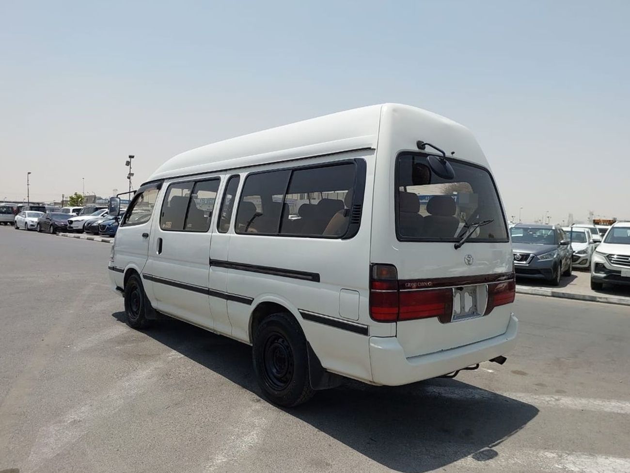 Toyota Hiace TOYOTA HIACE COMMUTER VAN RHD 2001 MODEL 3.0 L DIESEL AUTOMATIC(PM02656)