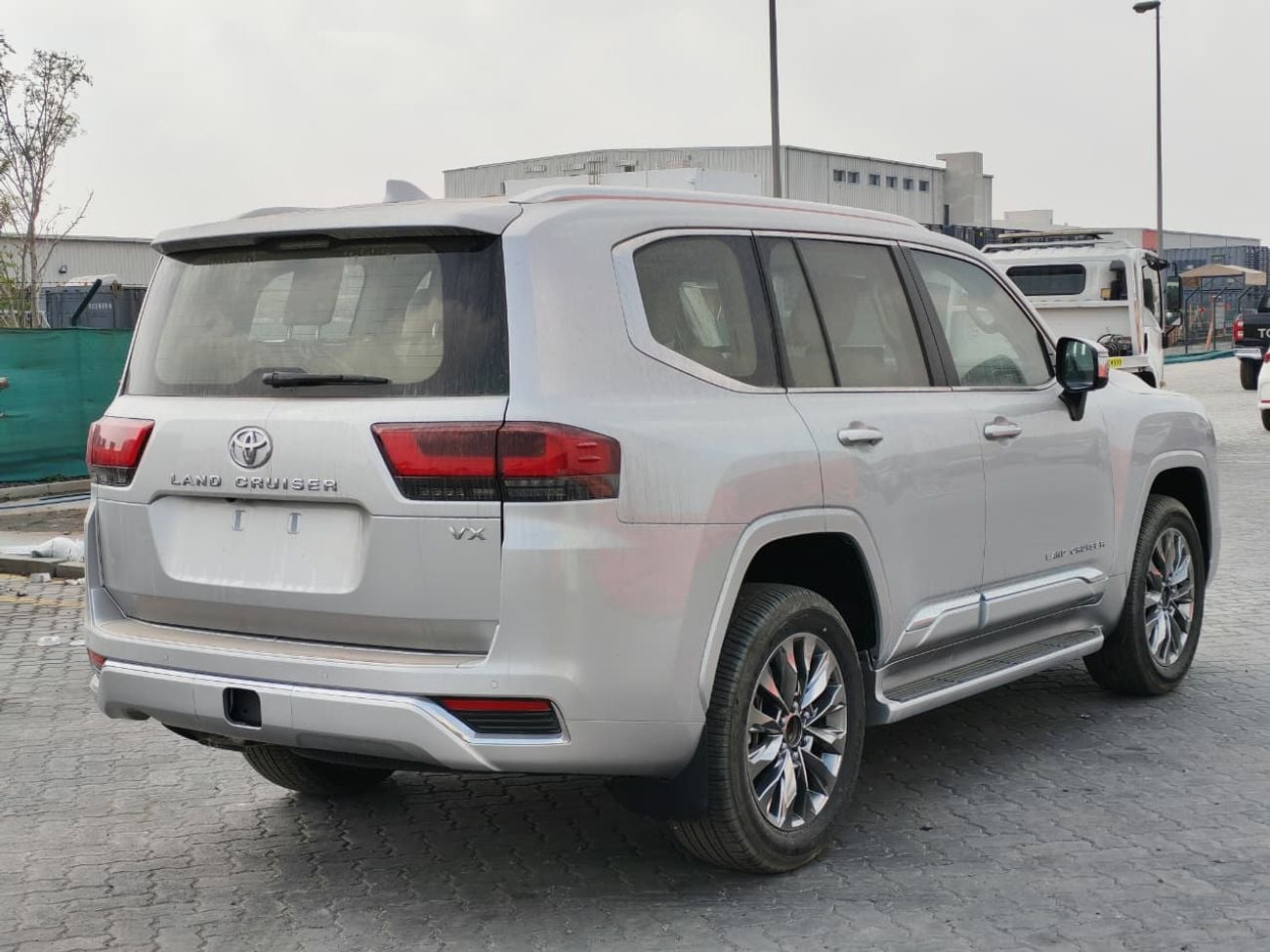 تويوتا لاند كروزر 2025 Toyota Land Cruiser LC300 VX Full-Option with Radar 4.0L V6 Naturally-Aspirated Petrol A/T 4WD