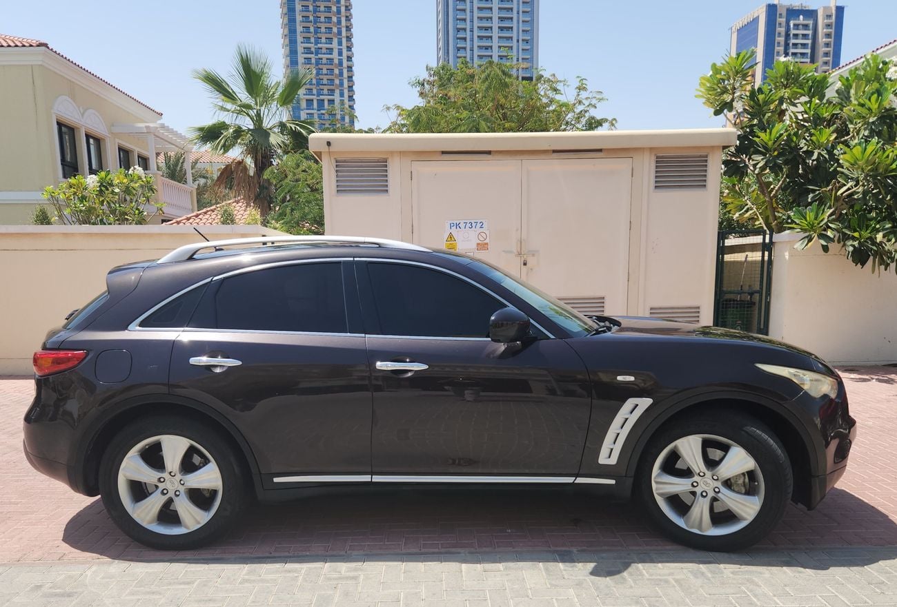 إنفينيتي FX35 Sport