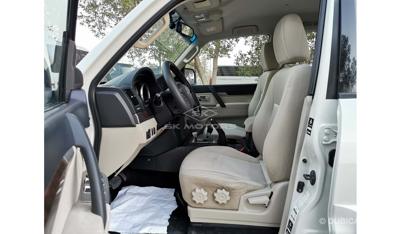 ميتسوبيشي باجيرو 3.5L, 16" Rims, Rear Parking Sensor, Front & Rear A/C, Fabric Seats, CD Player, AUX-USB (LOT # 849)