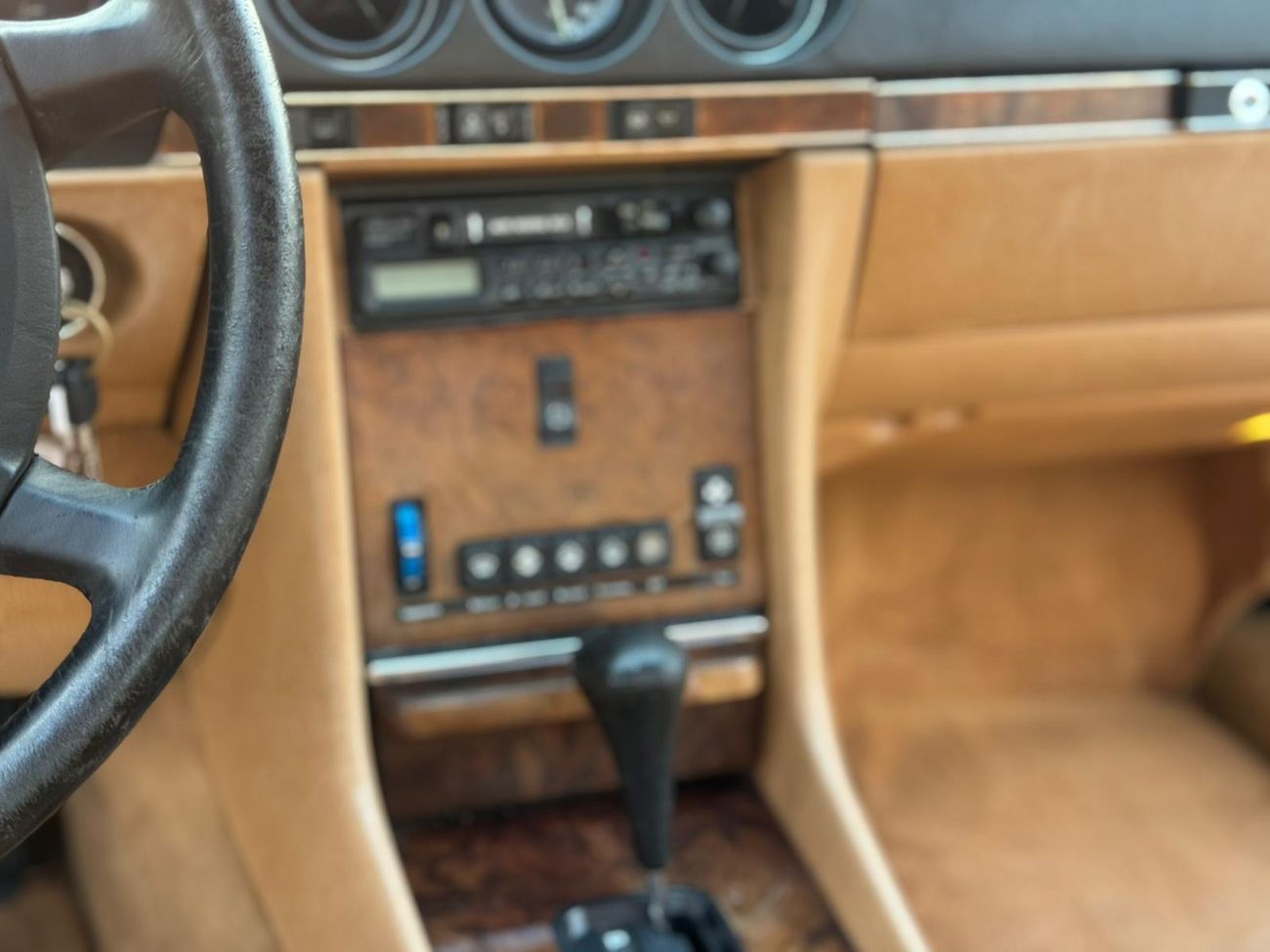 Mercedes-Benz 560 SL