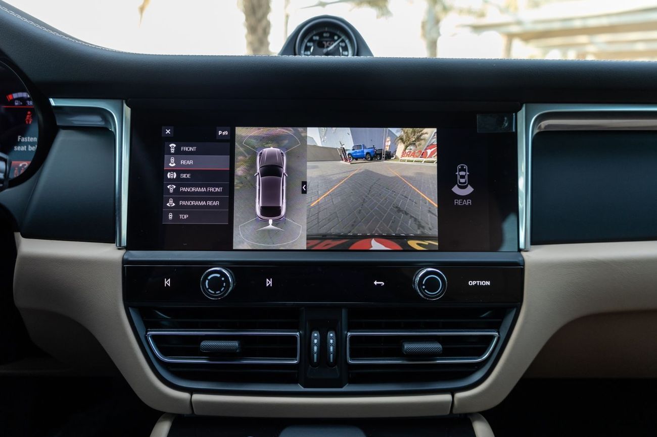 بورش ماكان Base