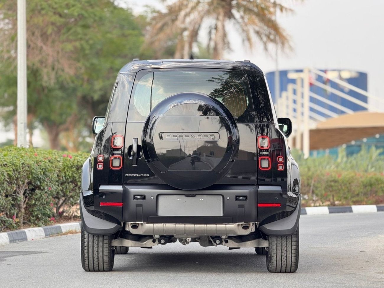لاند روفر ديفندر  DEFENDER X DAYNAMIC HSE P 400