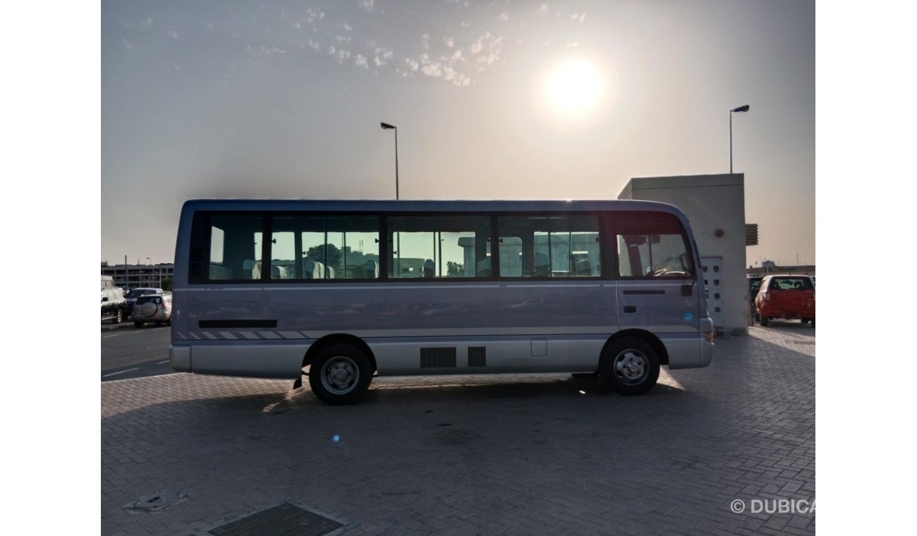 نيسان كارافان NISSAN CARAVAN BUS RIGHT HAND DRIVE (PM1332)