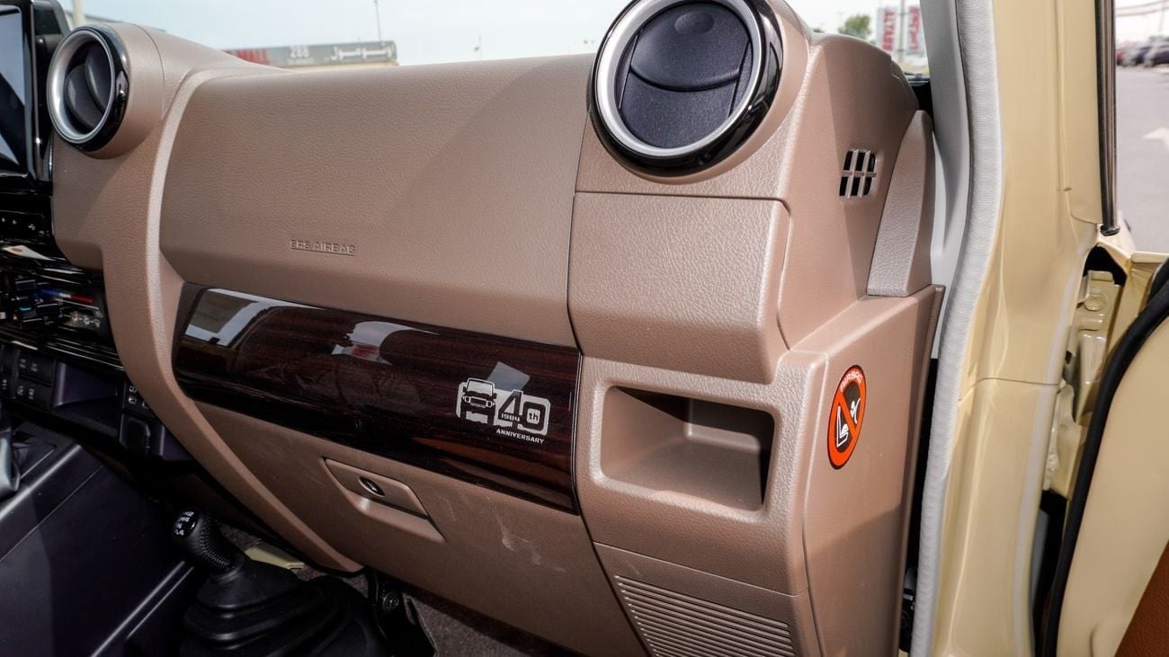 Toyota Land Cruiser 70 40Th 1984 anniversary LX 4.0 L V6