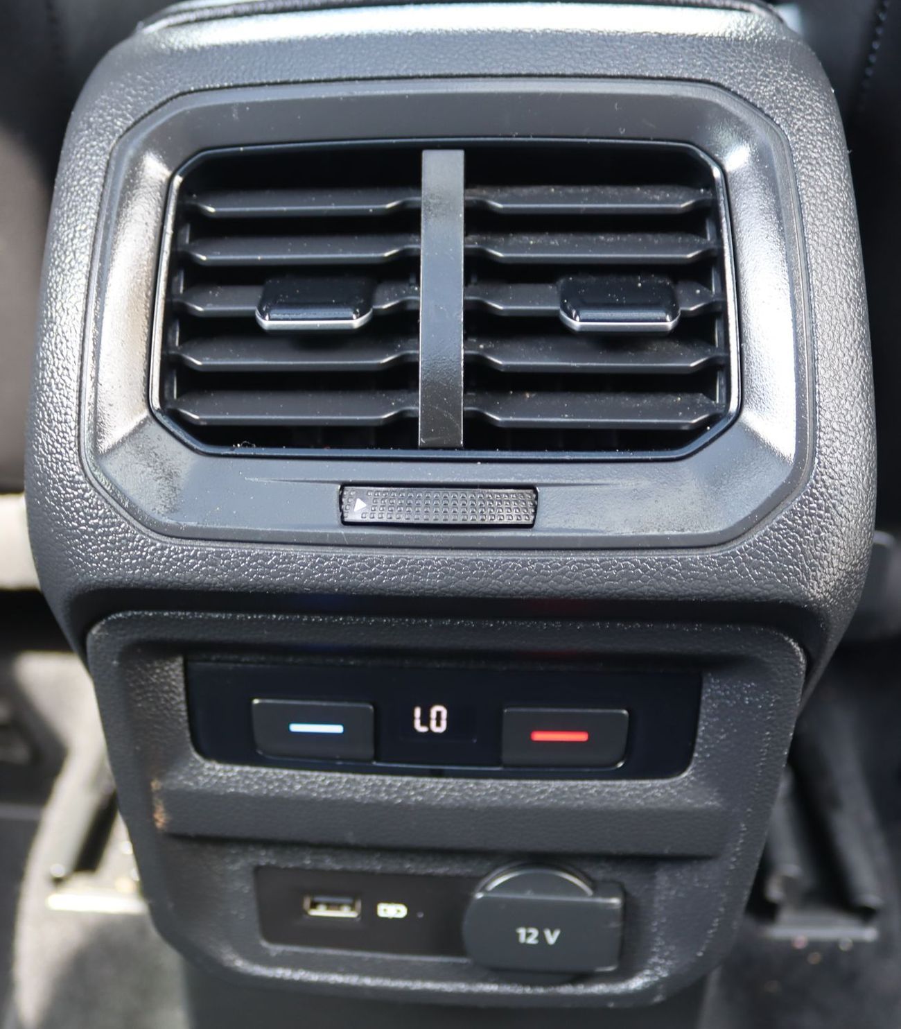 Volkswagen Tiguan R-Line 2.0L Volkswagen Tiguan 2018 - GCC - Accident-free - 2.0L  - Full options - Excellent conditio