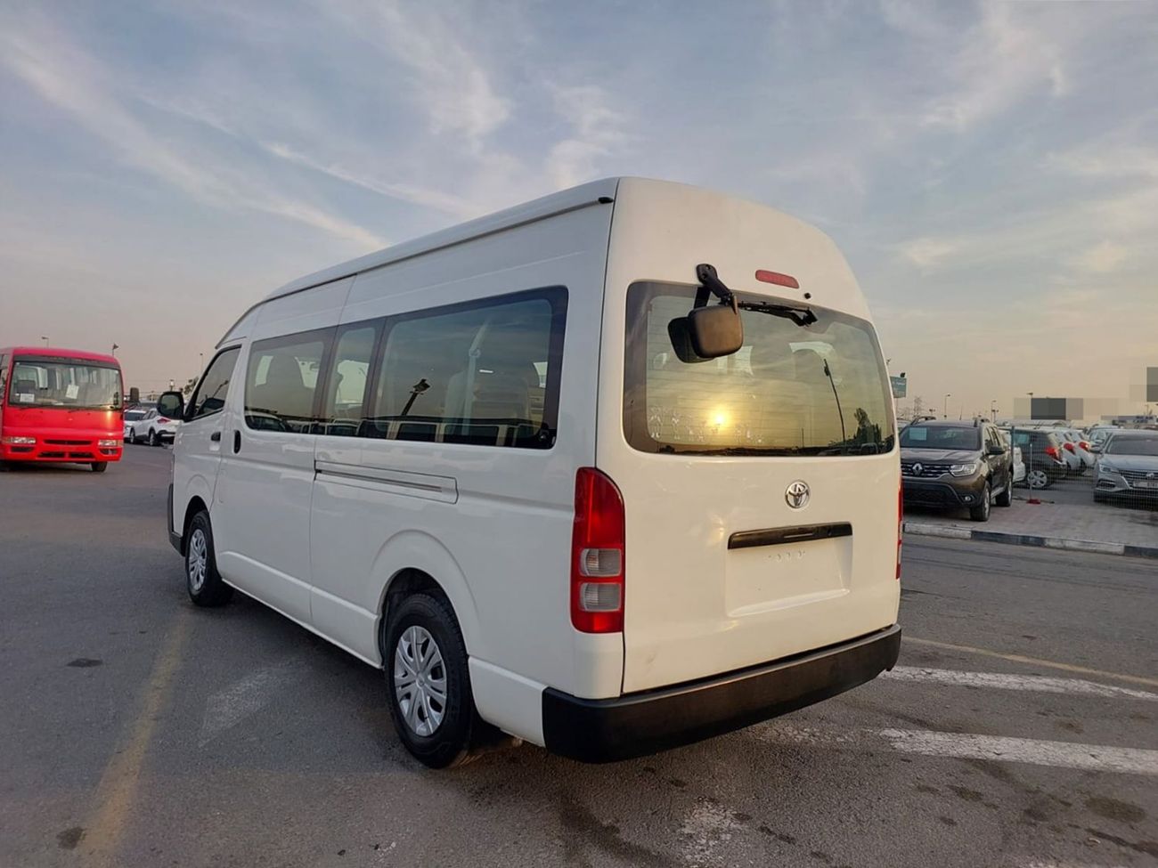 Toyota Hiace TOYOTA HIACE COMMUTER VAN RHD 2005 MODEL 2.5 L DIESEL MANUAL(PM07223)