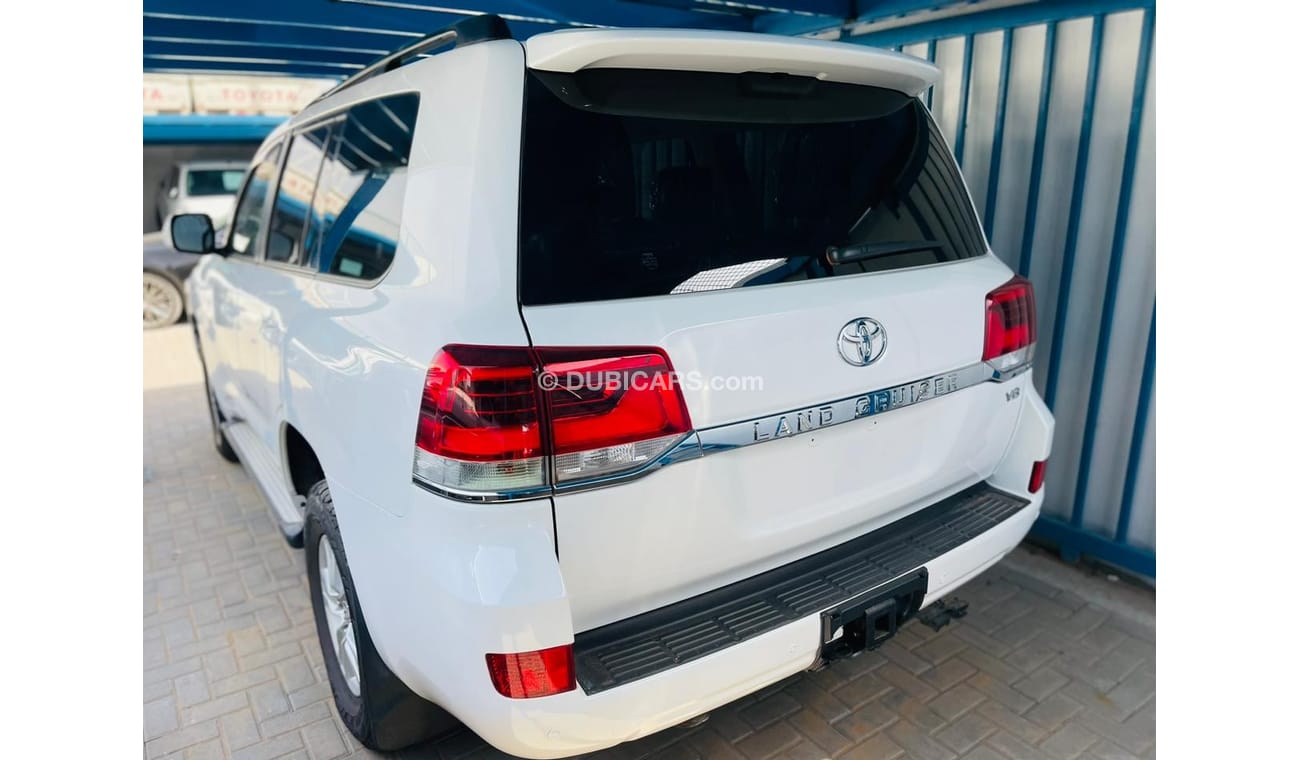 تويوتا لاند كروزر VXR