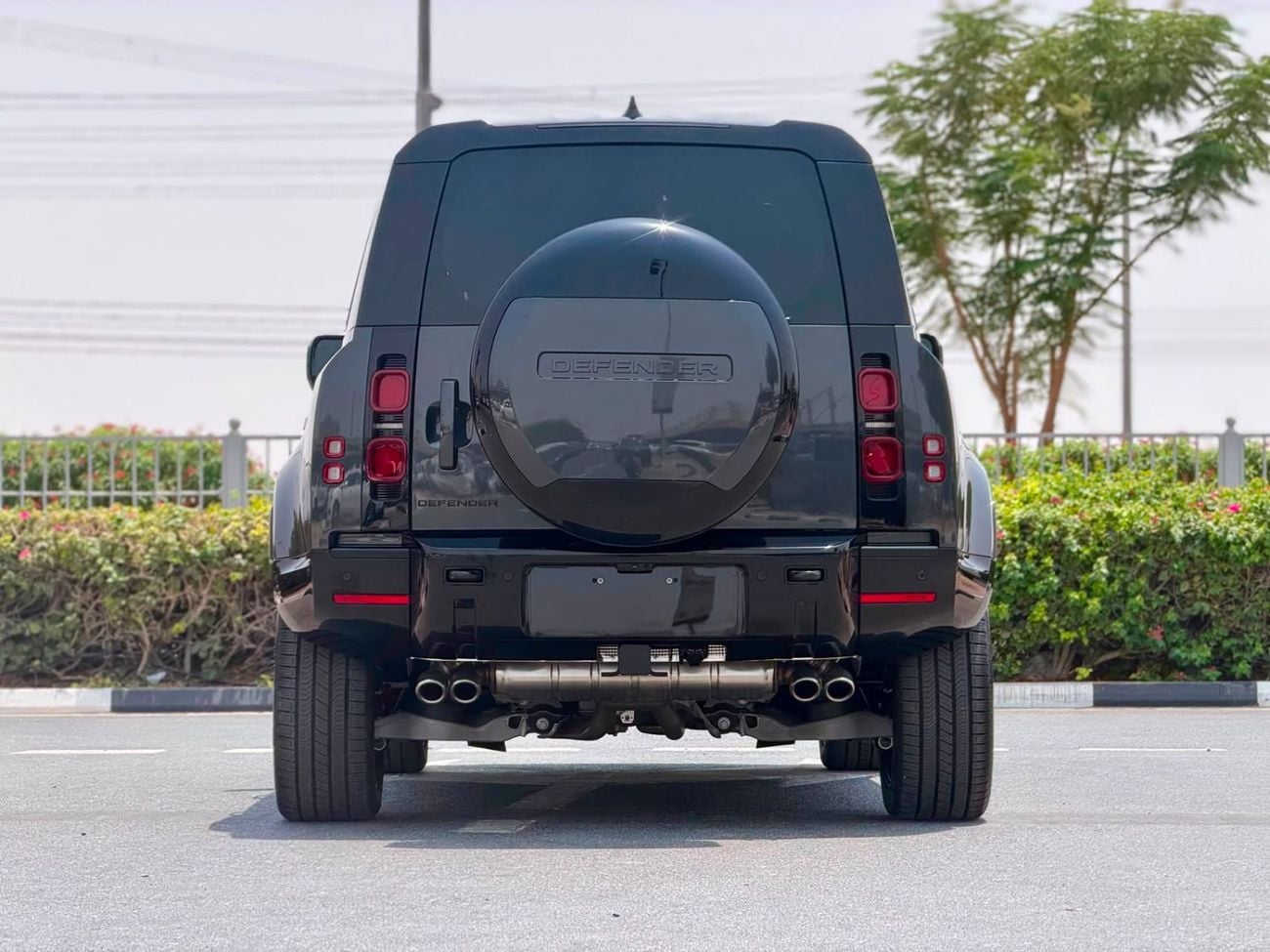 Land Rover Defender P500 X-DYNAMIC SE