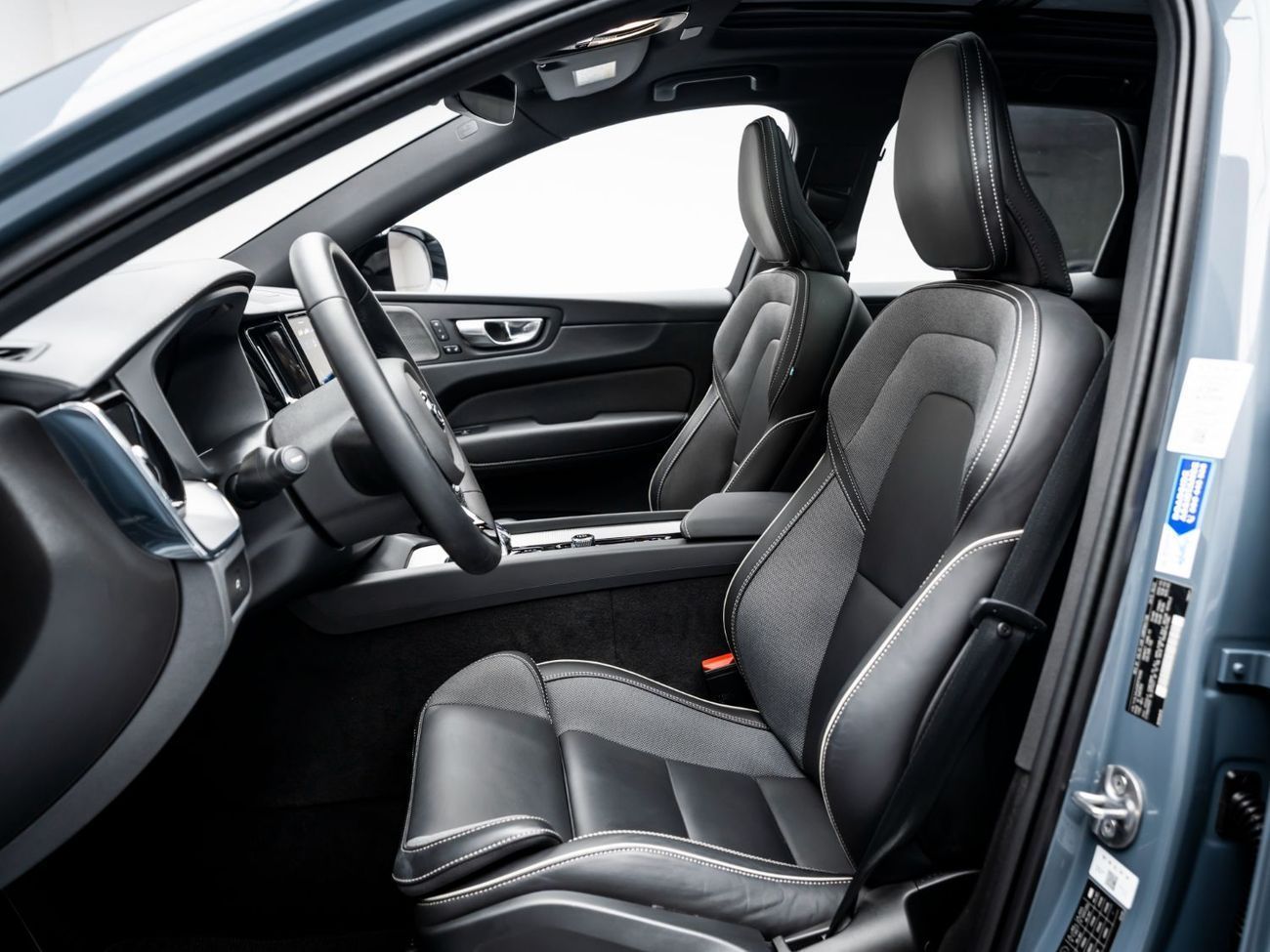 Volvo XC60 B5 2.0T Powertrain 2024 Volvo XC60 B5 Ultimate Dark, 2026 Volvo Warranty, Full Service History, Low