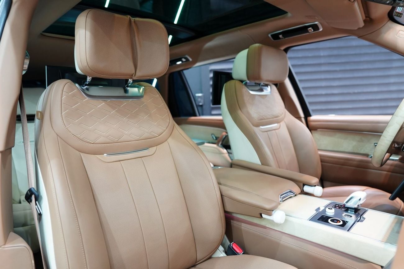 لاند روفر رينج روفر SV LWB P530 2023 Vogue SV LWB, Two-Tone Interior, Executive Rear Seat w/ Entertainment, Al Tayer Warr + Serv!!