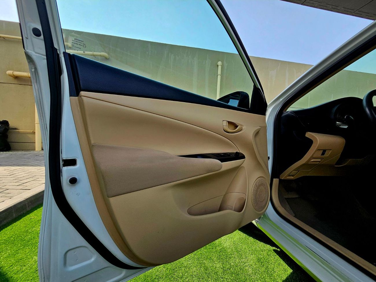 Toyota Yaris YARIS 1.5L GCC SPECS/ VERY LOW MILEAGE/ SINGLE OWNER