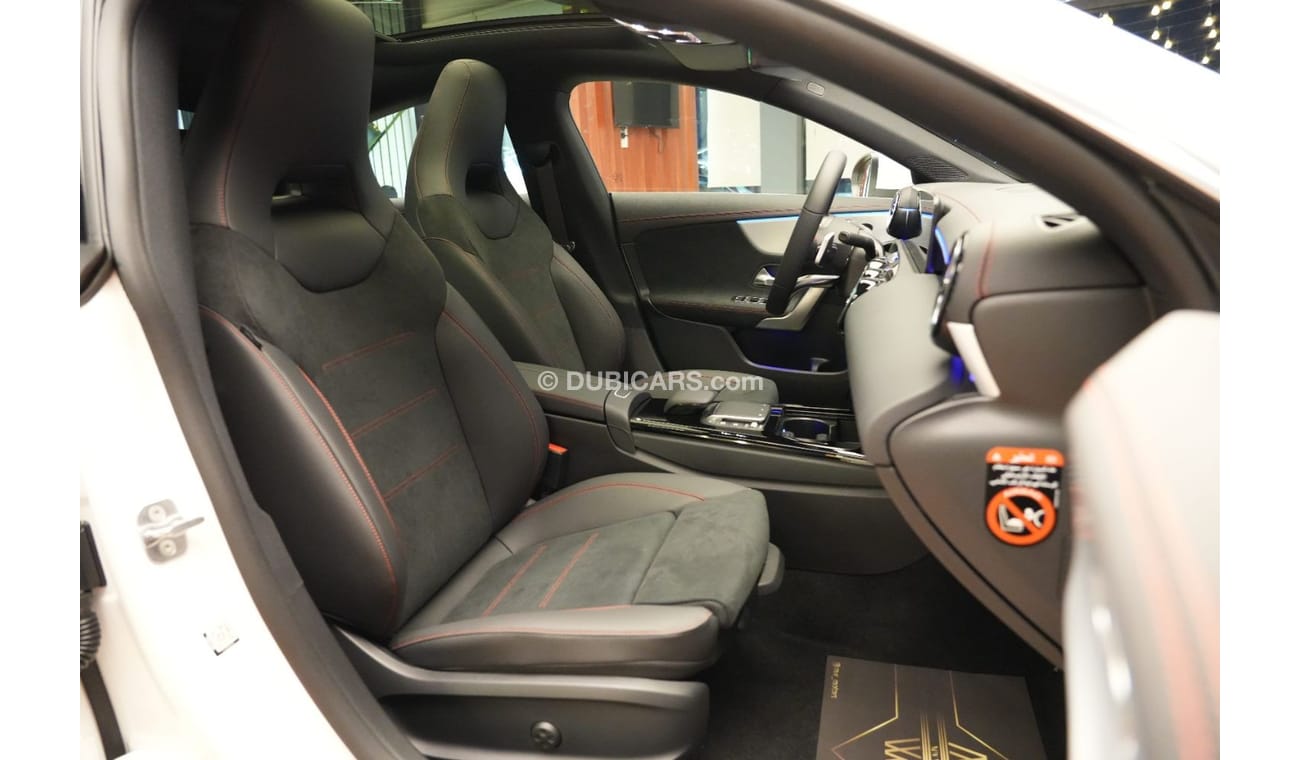 Mercedes-Benz CLA 250 AMG Package //19 Black Alloy Rims //Panoramic roof