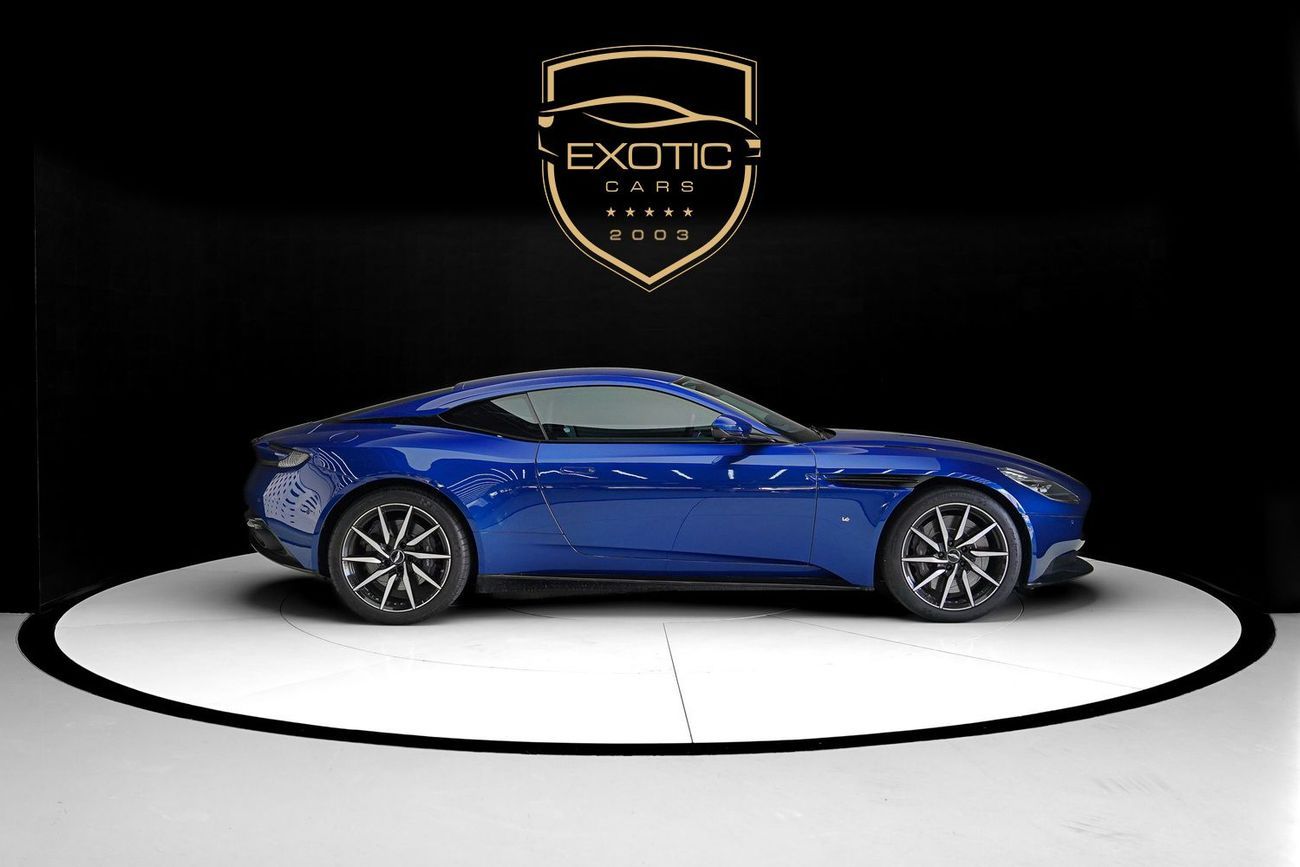 أستون مارتن DB11 Std 5.2L