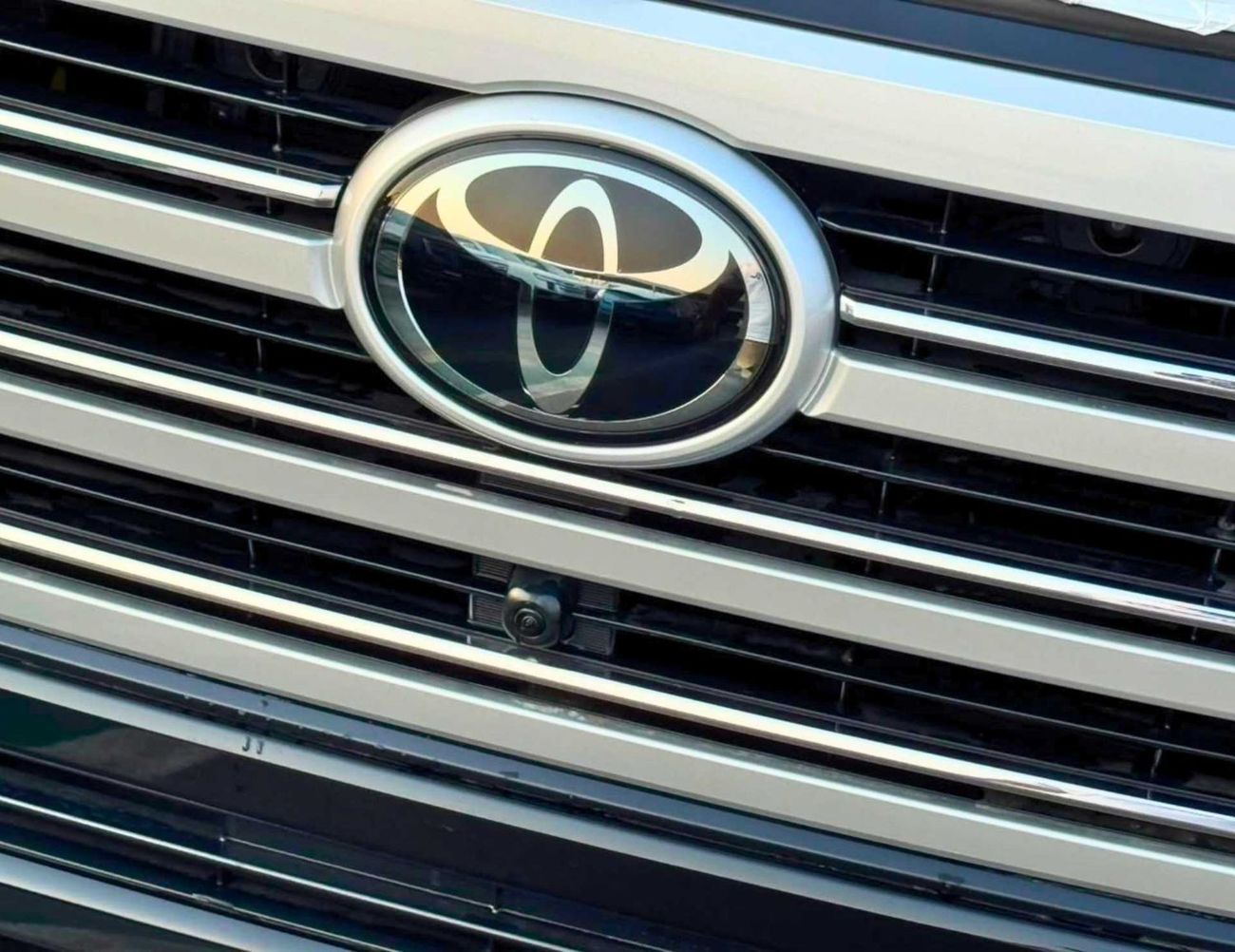 Toyota Land Cruiser VX 4.0L PETROL V6 || RADAR | BIG DVD | REAR ENTERTAINMENT SCREEN | COOL BOX | FULL OPTION (CODE#VX4M