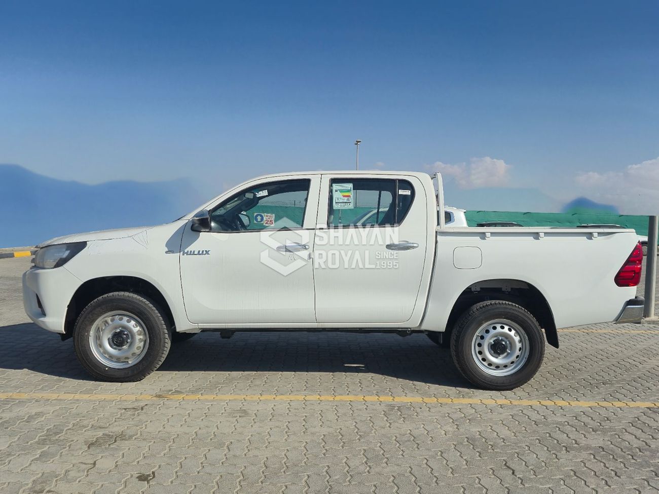 تويوتا هيلوكس 2.4L DIESEL DLX-STANDARD 4WD MT DC 6-SEATS 2026MY