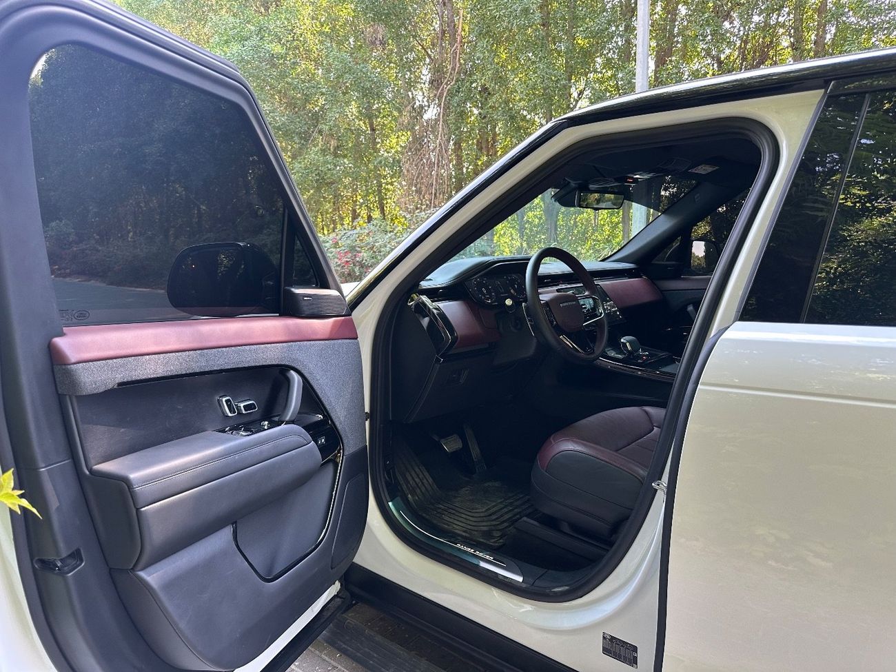 Land Rover Range Rover Sport Dynamic SE P360 | 2025 | GCC Specs | 3.0L V6 355 HP | Full Option | 3000 KM | Like New