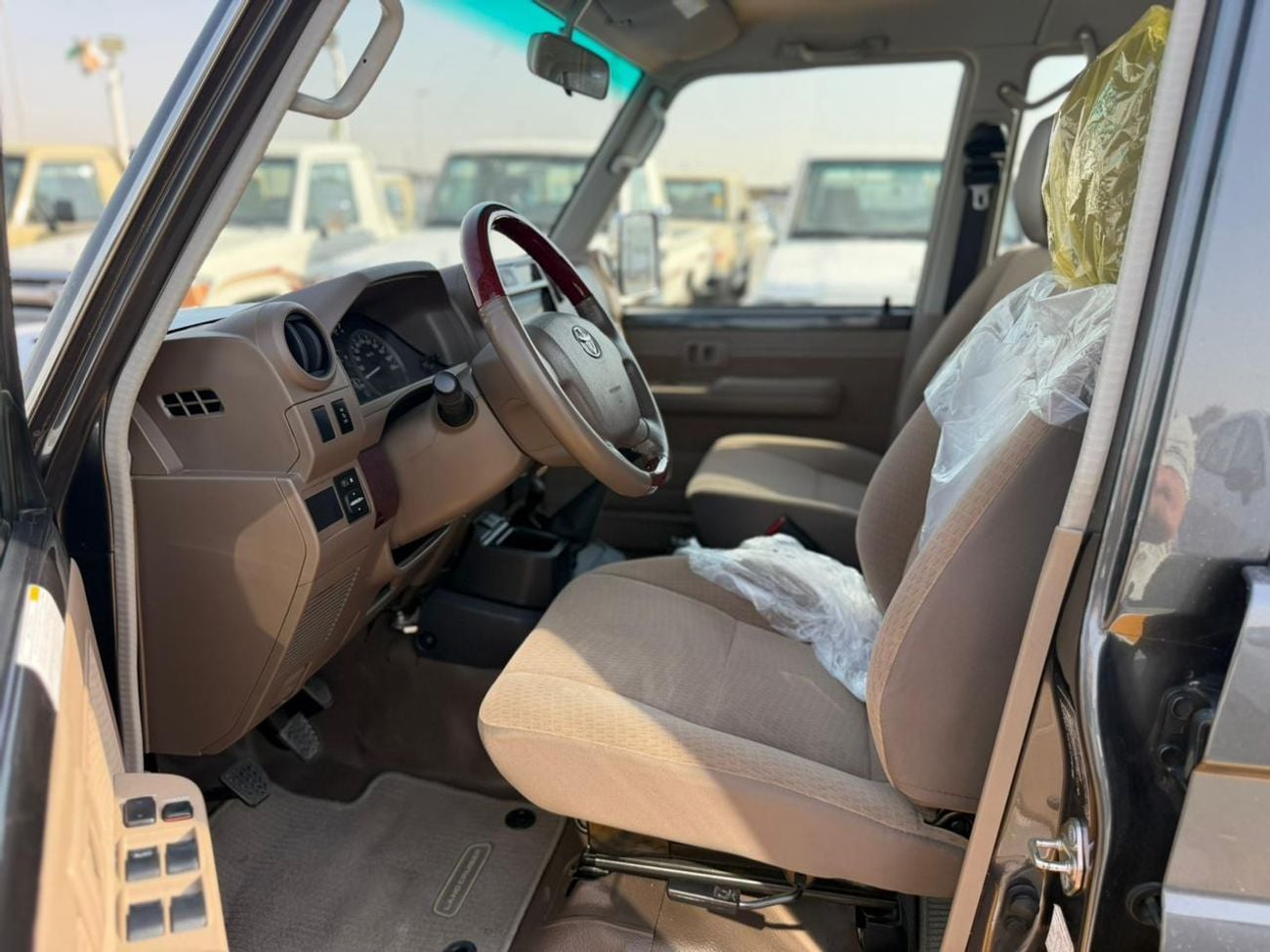 تويوتا لاند كروزر بيك آب Std 4.0L Single Cab Utility 4WD