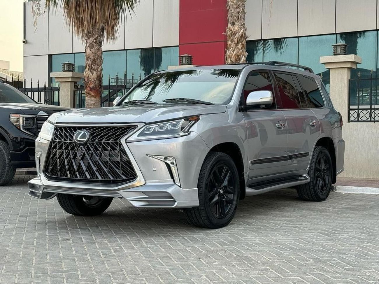 لكزس LX 570 لكزس LX 570 s خليجي 2010 محول 2020