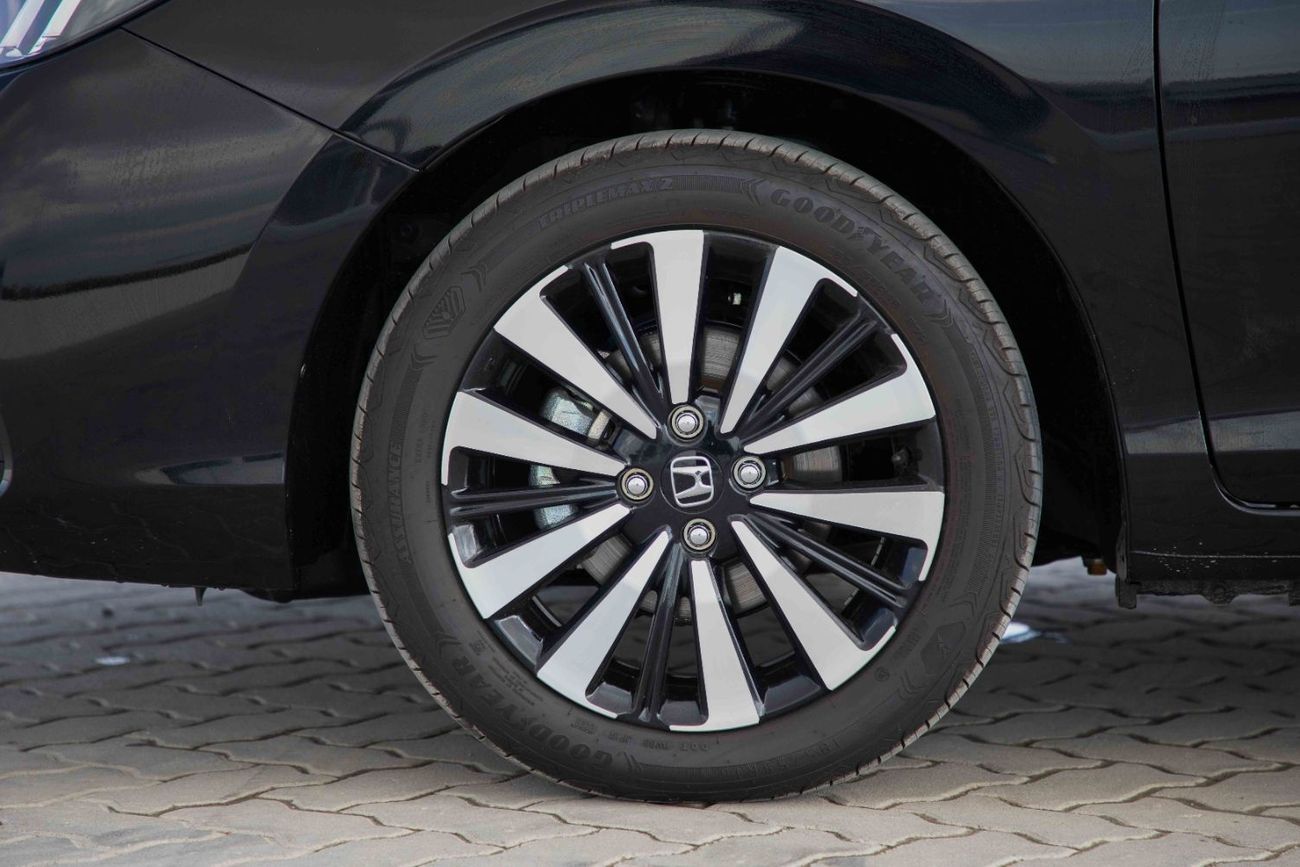 هوندا سيتي LXS 1.5L - Crystal Black Pearl Inside Ivory | Export Only