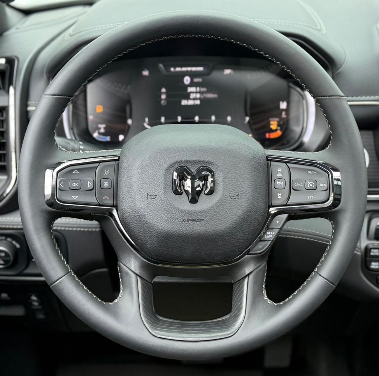 RAM 1500 Limited Crew Cab 5.7L 2024 Dodge RAM Limited 4x4, 1 Year Unlimited Km Warranty, Excellent Condition