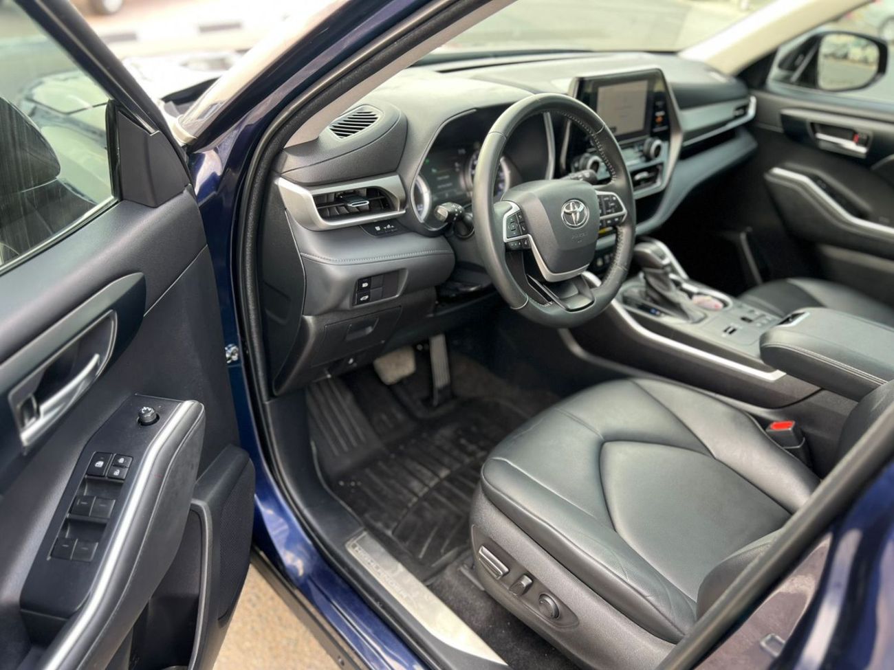 Toyota Highlander 2023 Toyota Highlander Hybrid XLE  Full Option - 2.5L V4 - Sunroof - Rear Camera & Radar Leather Sea