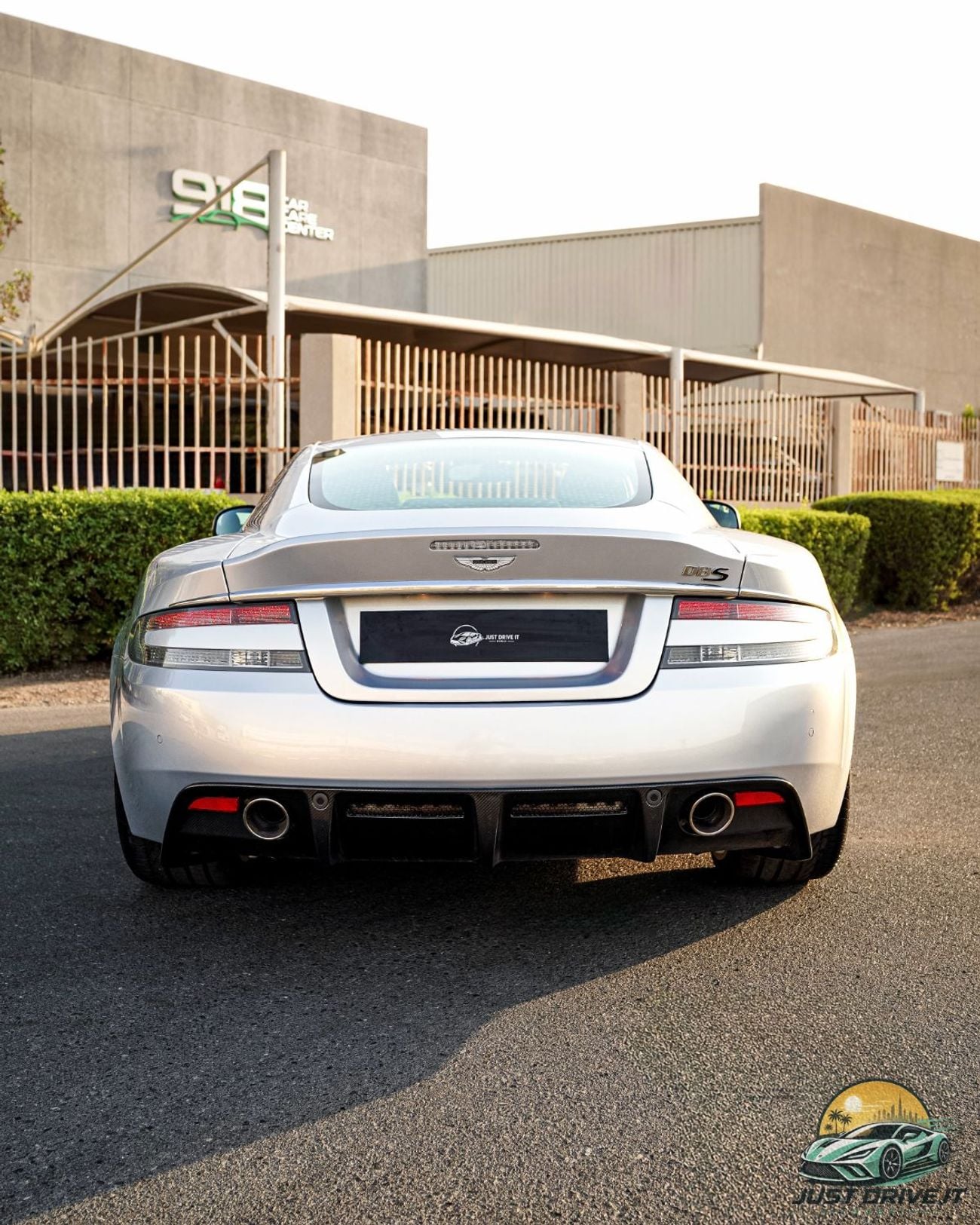 أستون مارتن DBS STD