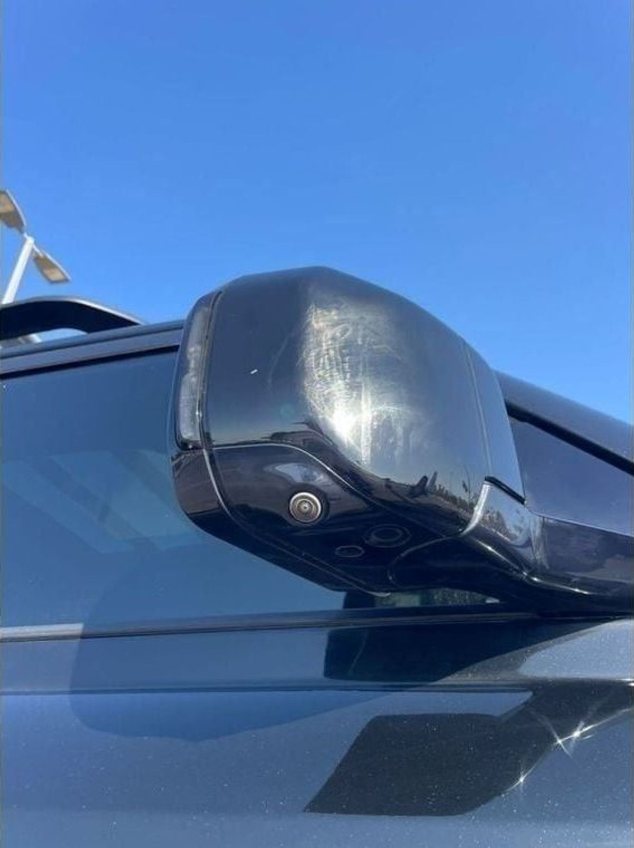 لاند روفر ديفندر LAND ROVER DEFENDER 3.0 LITER  RIGHT HAND DRIVE ONLE FOR EXPORT AVAILABLE