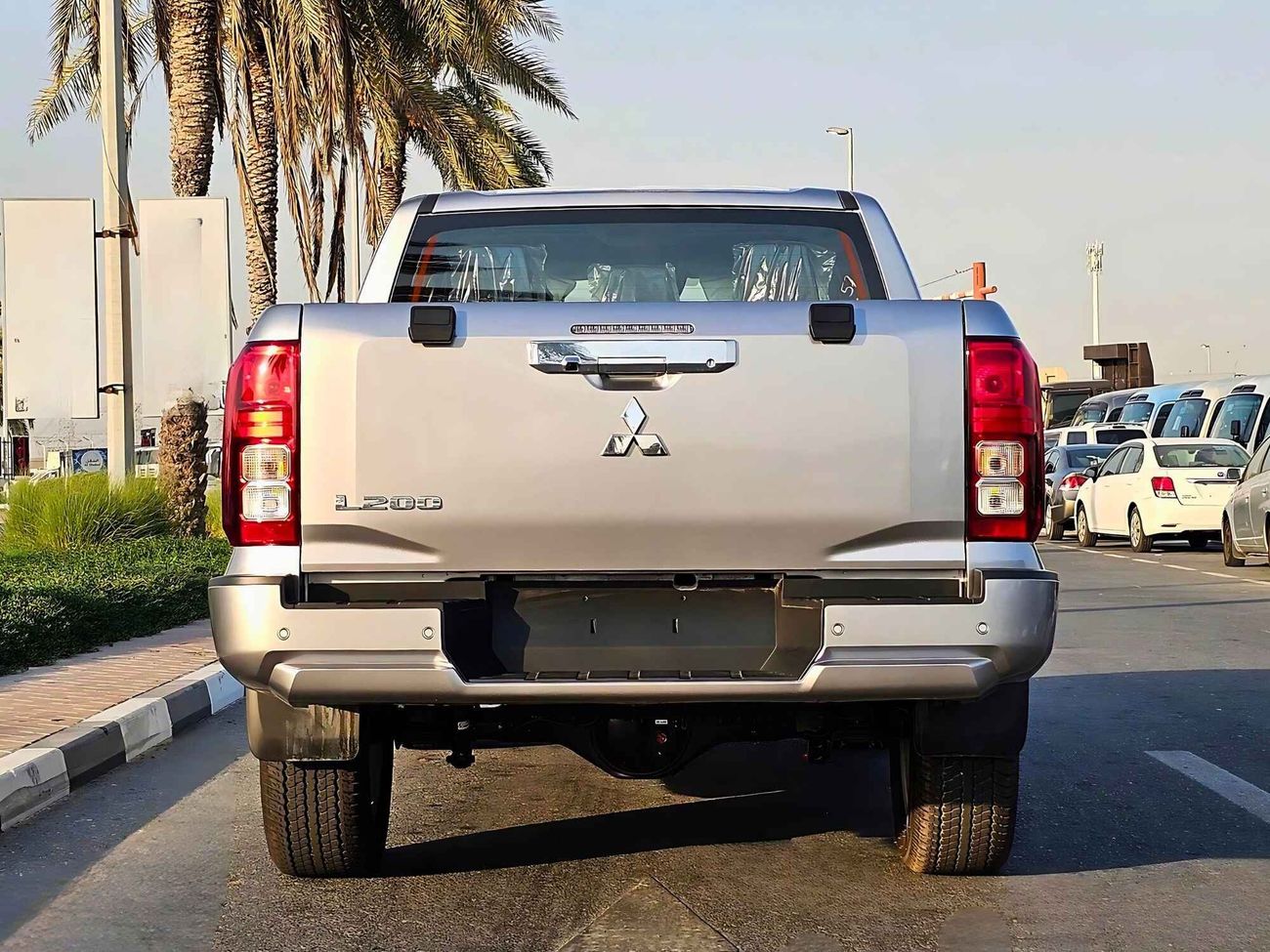 ميتسوبيشي L200 2.4L DSL/ A/T / FULL OPTION / 4WD (CODE# 68019)